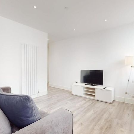 Spacious Two Bedroom Apartment With Valley Views Abertillery 外观 照片