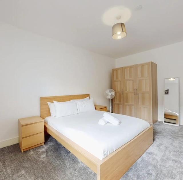 Spacious Two Bedroom Apartment With Valley Views Abertillery 外观 照片