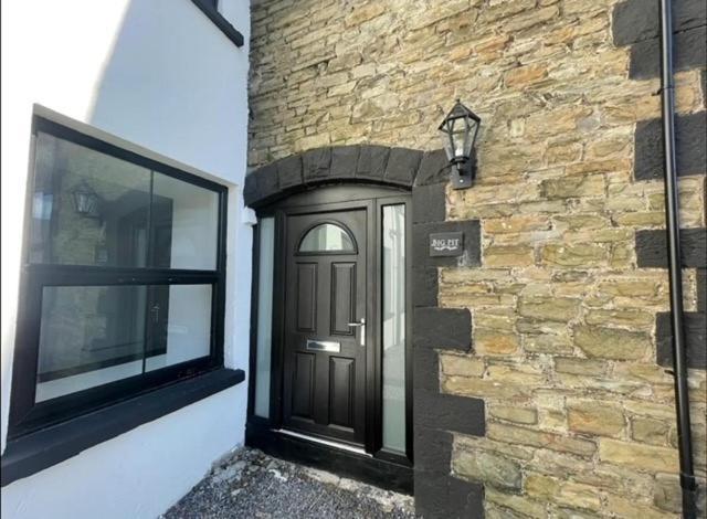 Spacious Two Bedroom Apartment With Valley Views Abertillery 外观 照片